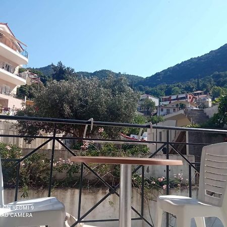 Vasilis Travlos Apartment Poros  Екстериор снимка